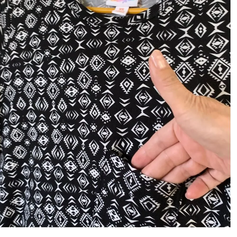 LuLaRoe Black & White Geometric Print High-Low Hem Dress XS Relaxed Fit - Picture 4 of 9